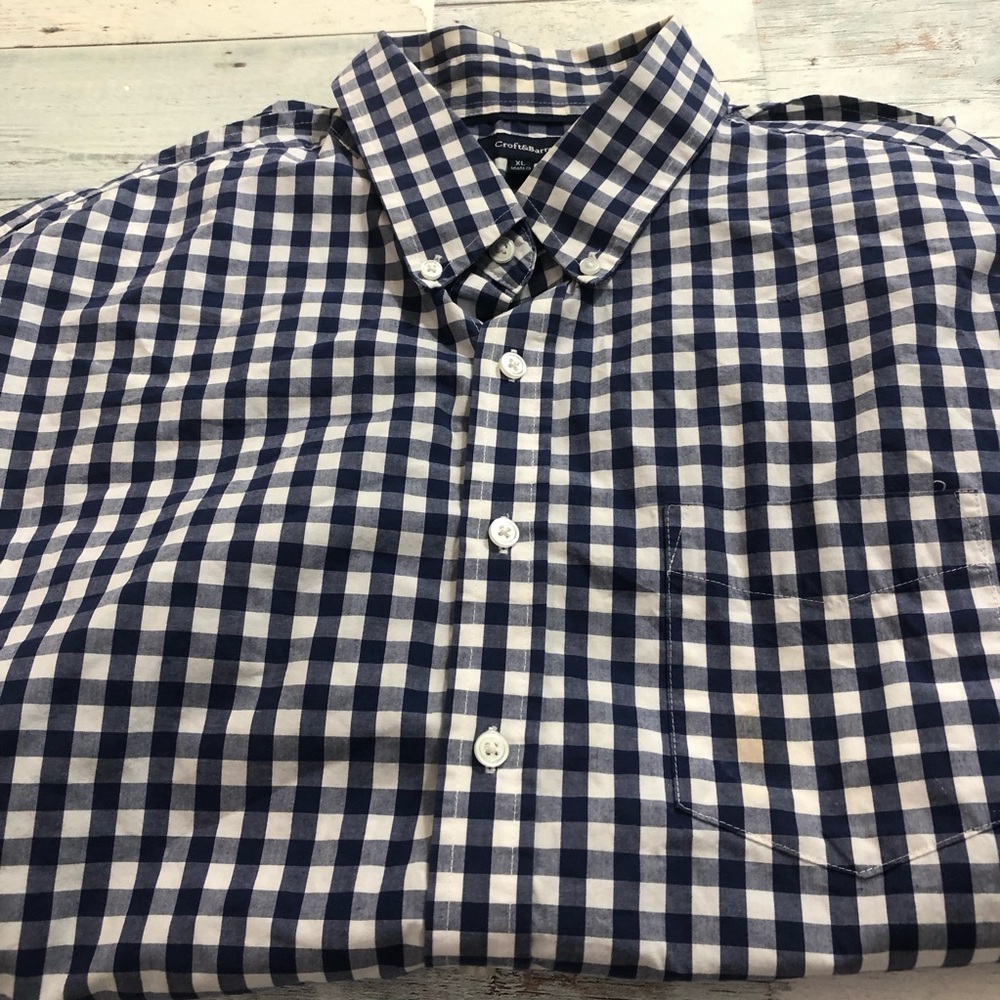 Croft & Barrow Blue and White Casual Button Down Long Sleeve Shirt